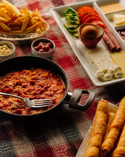 Menemen, börek ve kahvaltılıklar